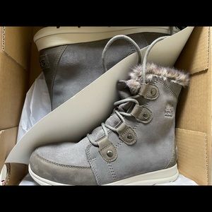 New in box womens Sorel Joan the Explorer boots